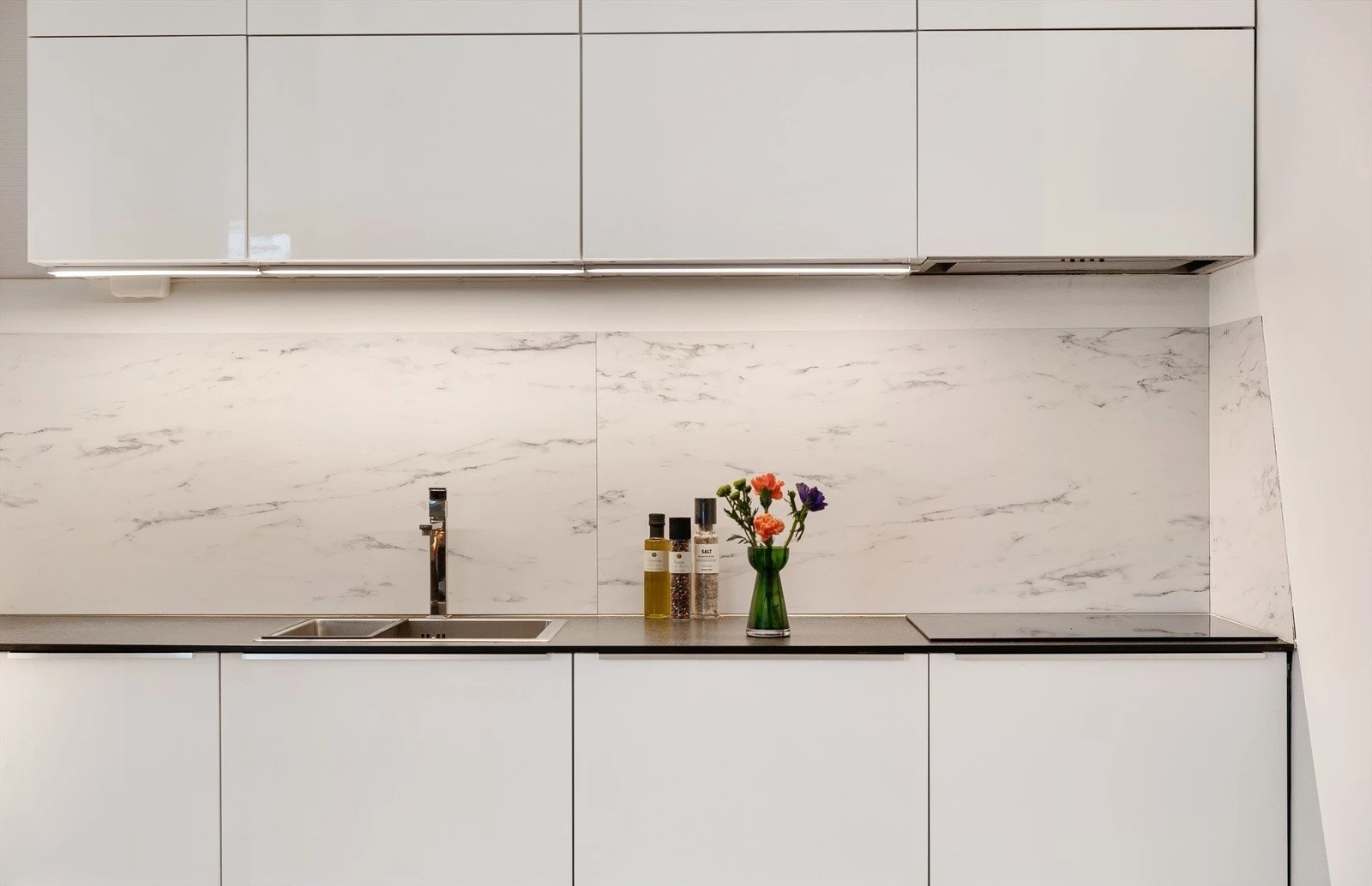 Ovnene er praktisk plassert i et høyskap. Galleribilde