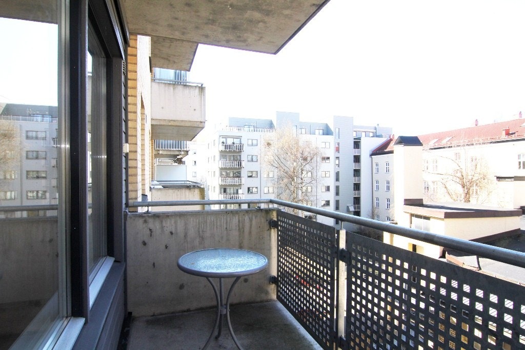 Hyggelig balkong med fin utsikt Galleribilde