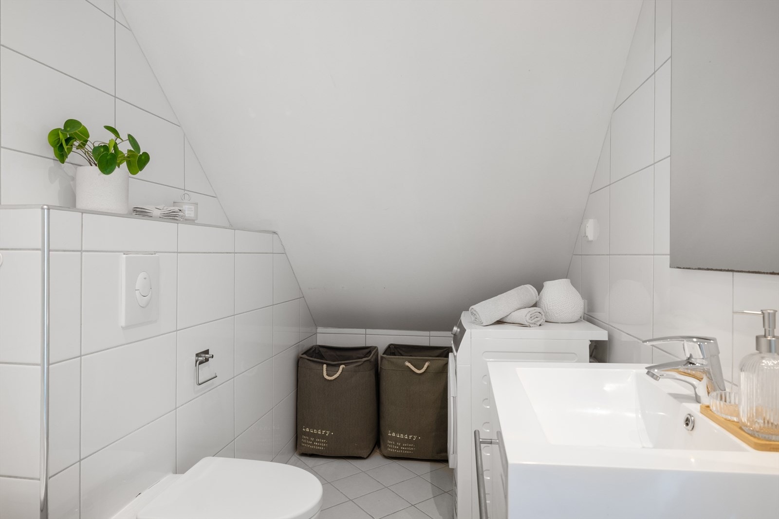 Opplegg for vaskemaskin på bad Galleribilde