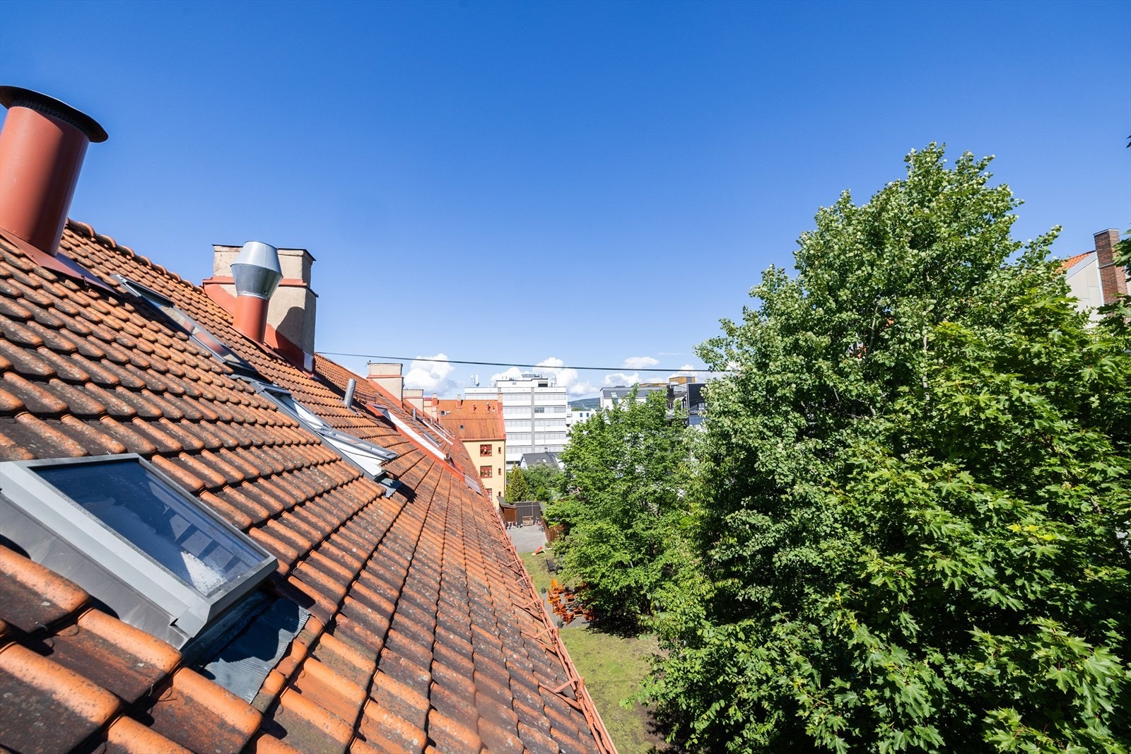 Fra balkongen er det hyggelig utsyn til indre bakgård Galleribilde