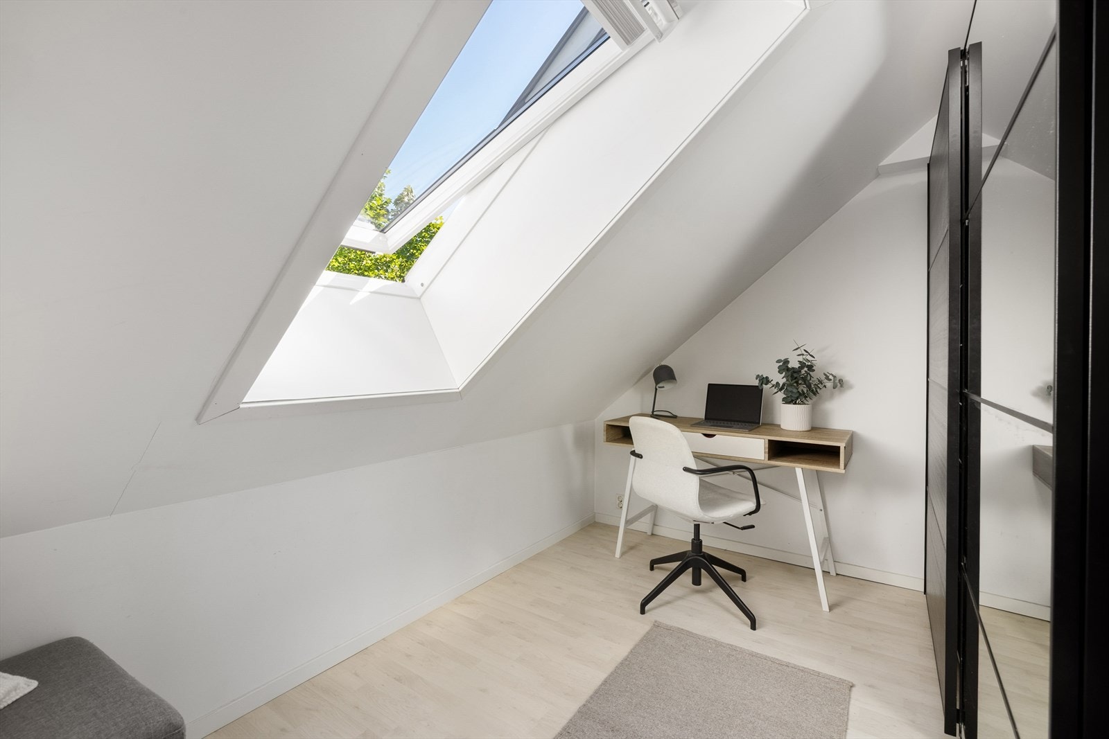 Soverom to som i dag er innredet som kontor Galleribilde