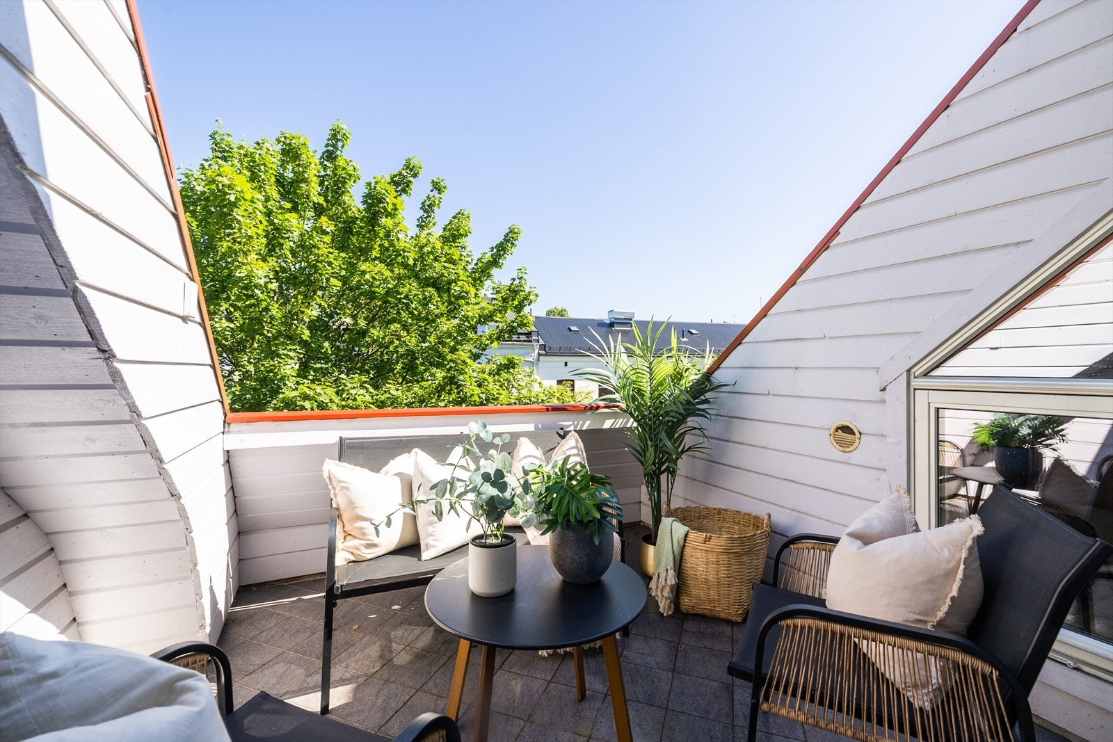 God plass til utemøblement og grill Galleribilde