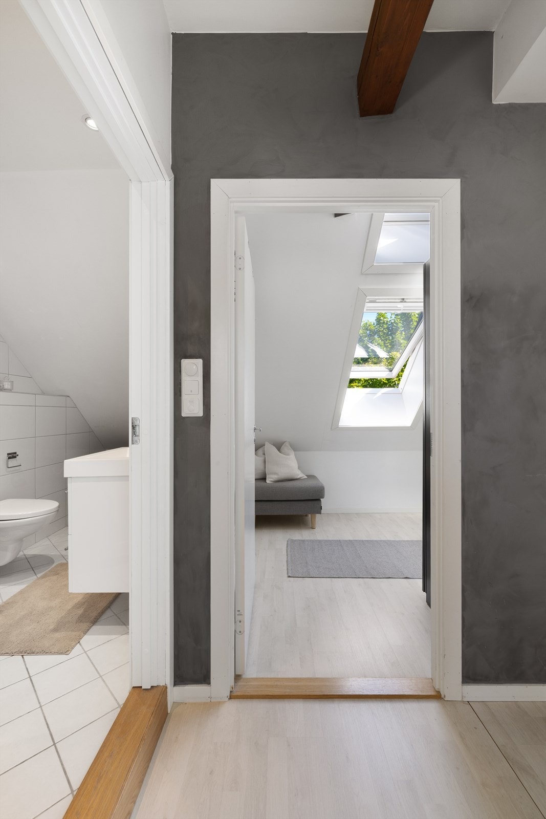 Kort avstand fra soverom til bad Galleribilde