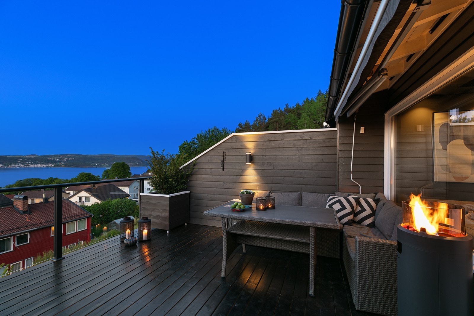 Kveldsroen har senket seg og man kan nyte en flott stund med bålpannen. Galleribilde