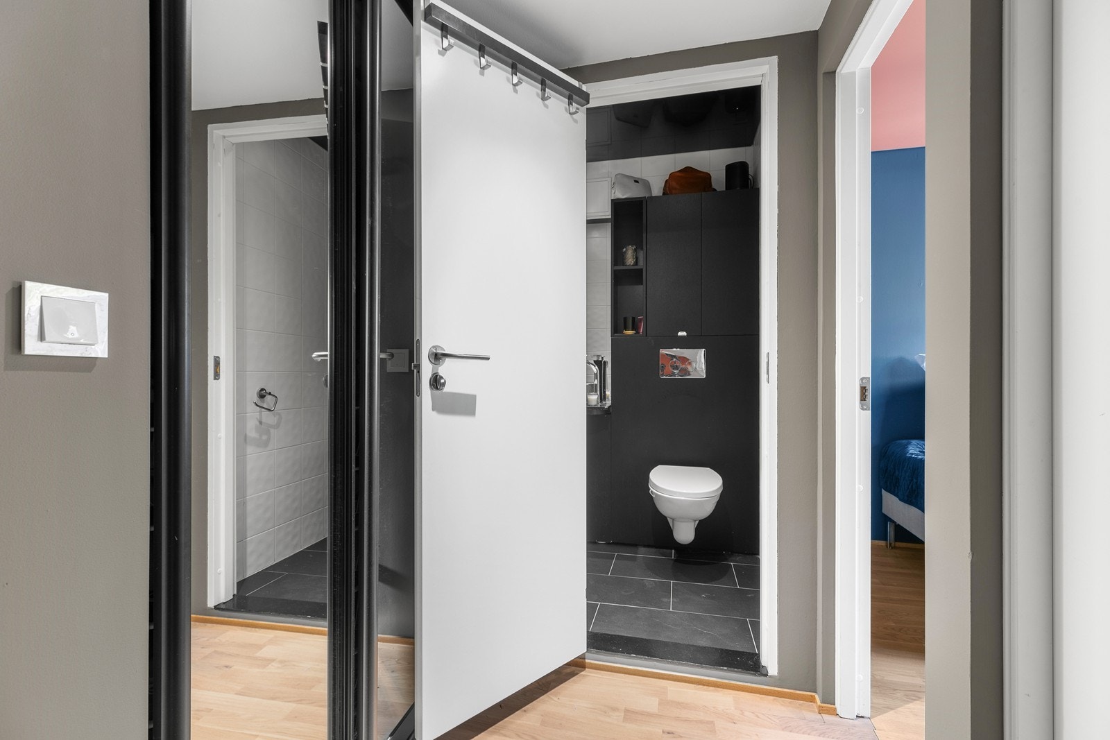 Fra gangen er det inngang til bad og soverom. Galleribilde