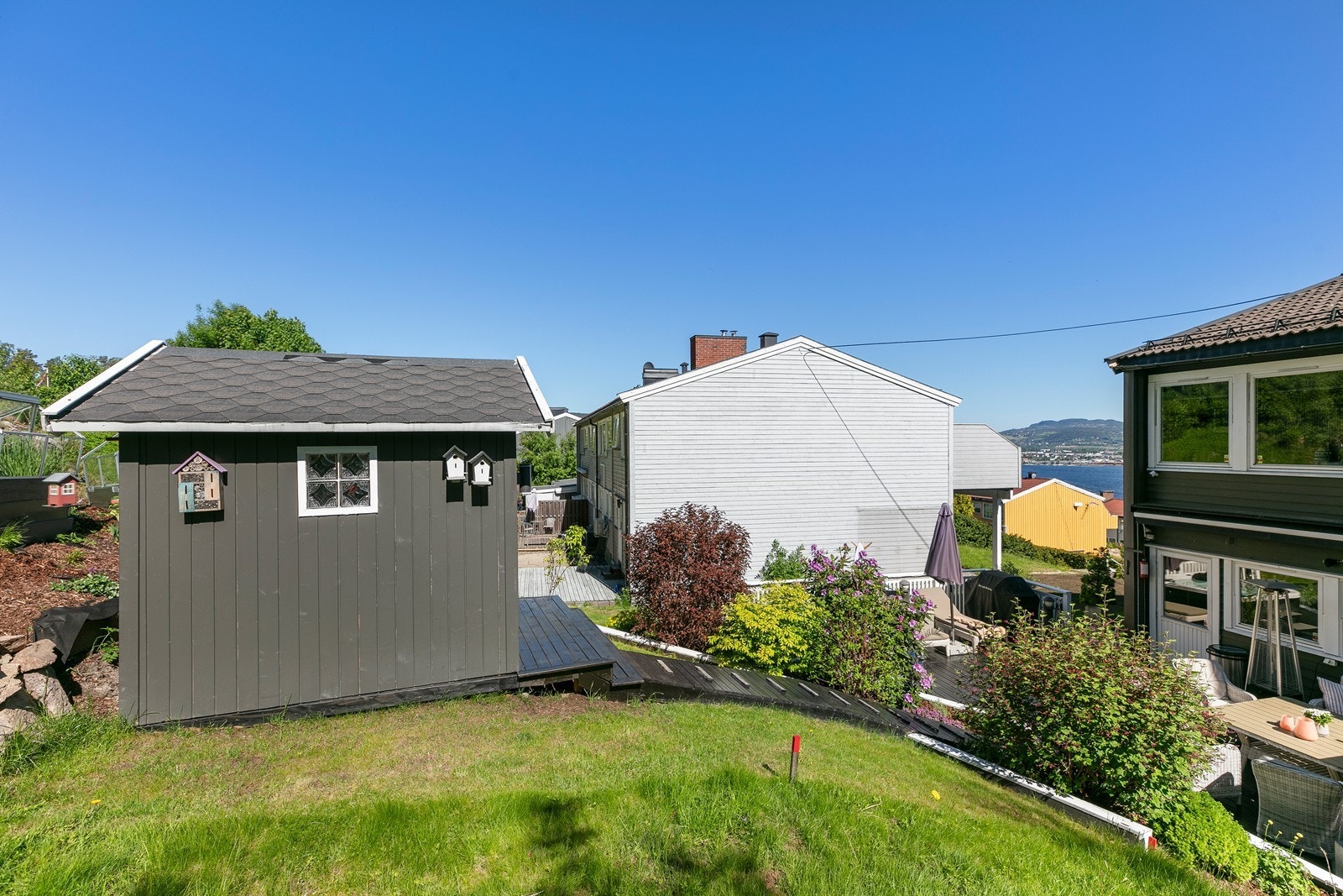 Det er en utebod på eiendommen. Galleribilde