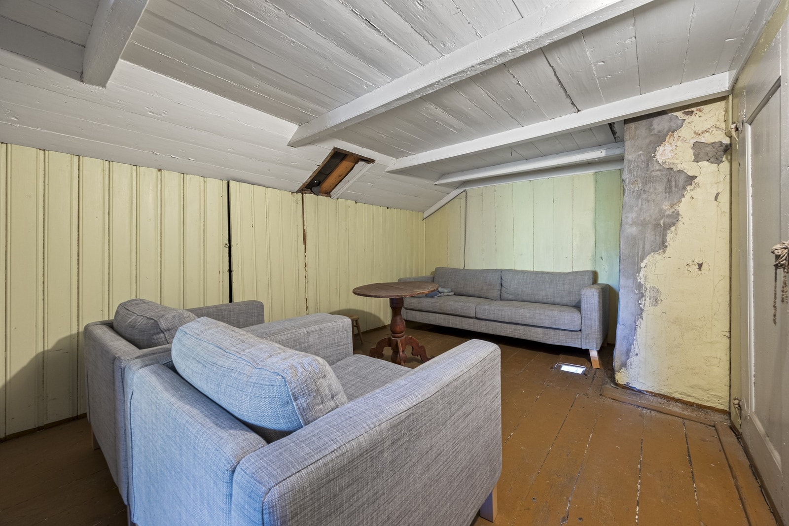 Loftsstue. Galleribilde