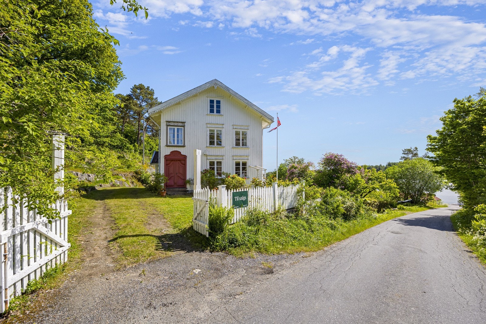 Døren ved huset har et flott særpreg fra barokktiden. Galleribilde