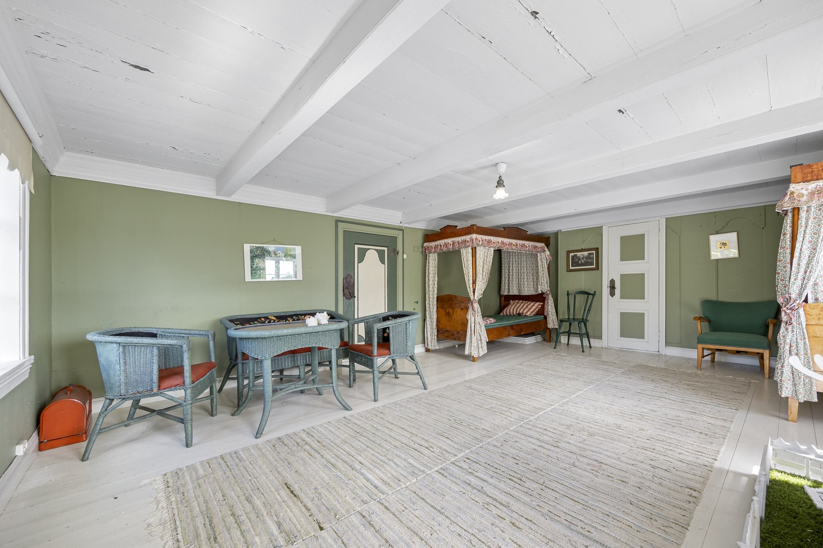 Eldre dører og detaljer er bevart. Galleribilde