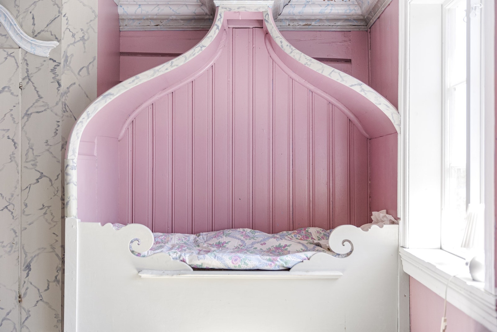 Plassbygget senger på det rosa soveværelset. Galleribilde