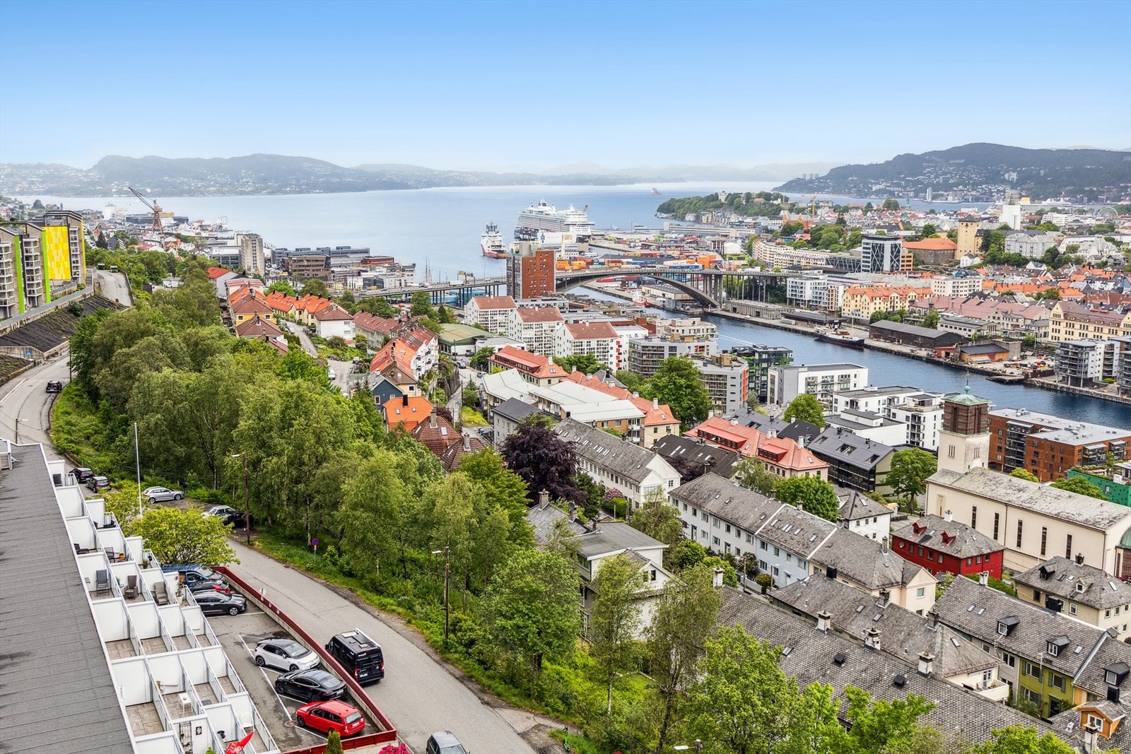 Bo tilbaketrukket, men samtidig sentralt på Solheimslien 28! Galleribilde