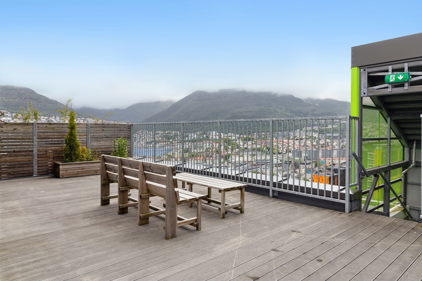 Takterrassen er tilgjengelig for beboerne og gir flott utsikt over nærområdet. Galleribilde