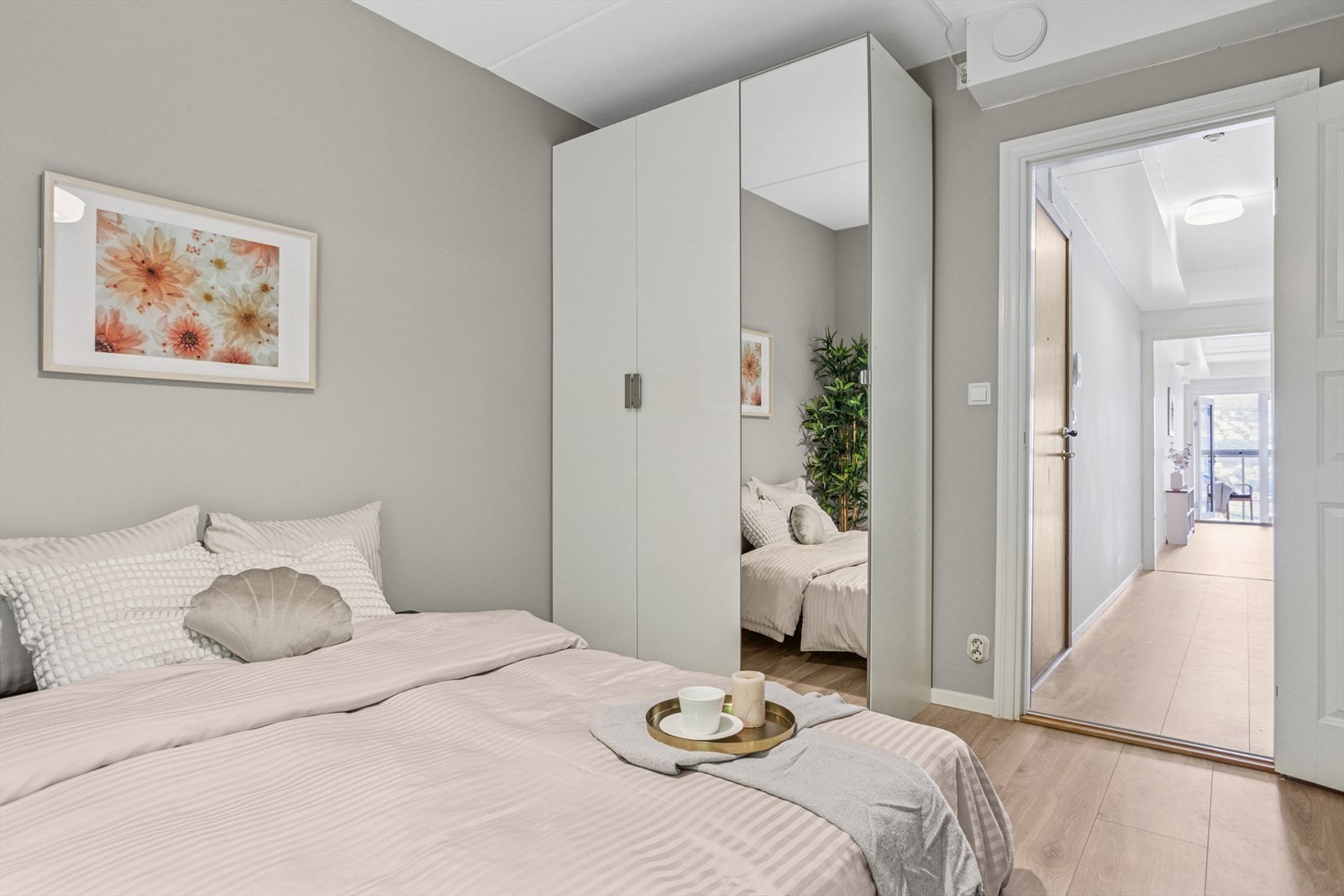 Soverommet har adkomst fra gangen, som ligger tilbaketrukket i boligen. Galleribilde