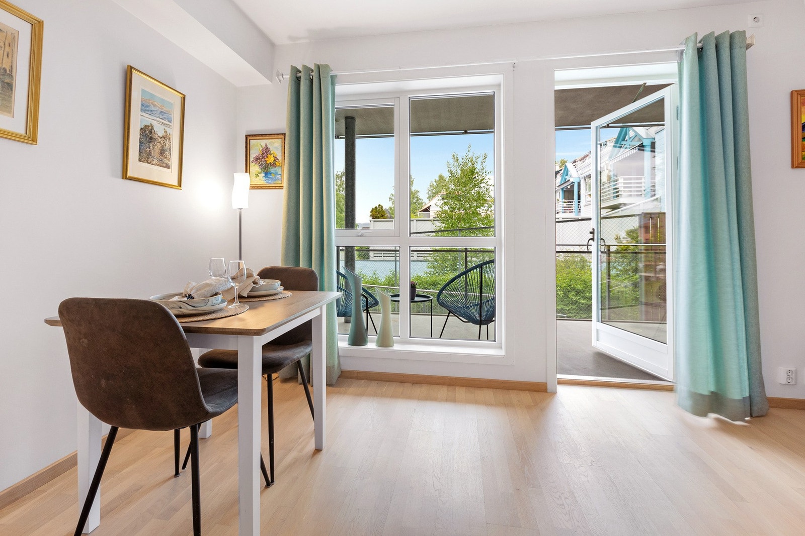 Utgang til fin uteplass Galleribilde