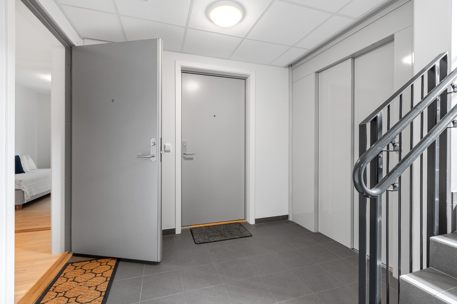 Adkomst fra heis eller via trapp Galleribilde