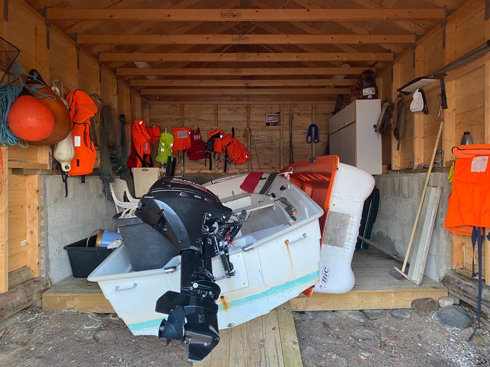 Fra naustet- båt og motor medfølger handelen Galleribilde