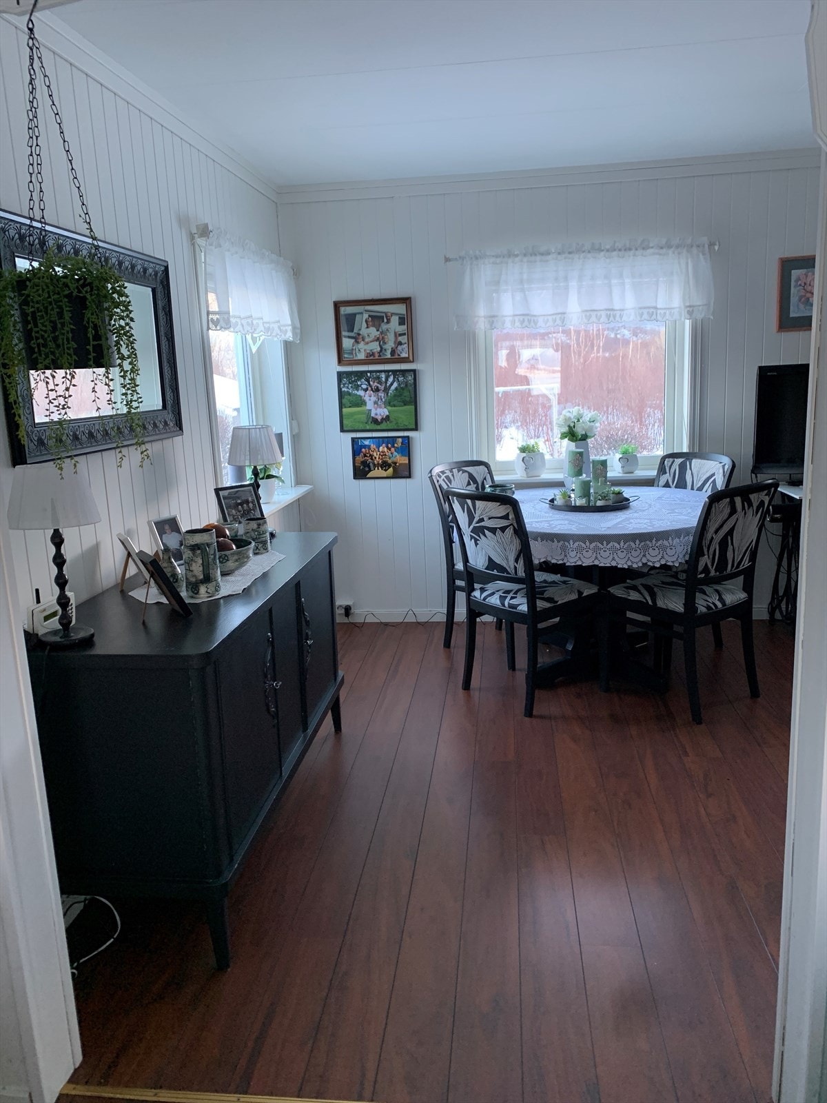 Stuedel med spisebord Galleribilde