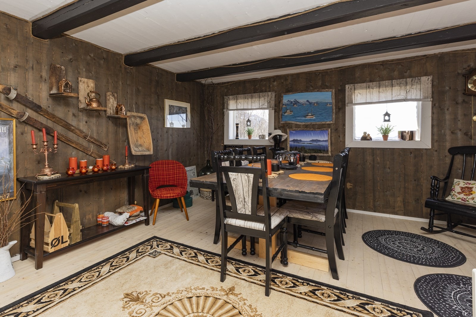 Innredet til selskapsrom i fjøset Galleribilde