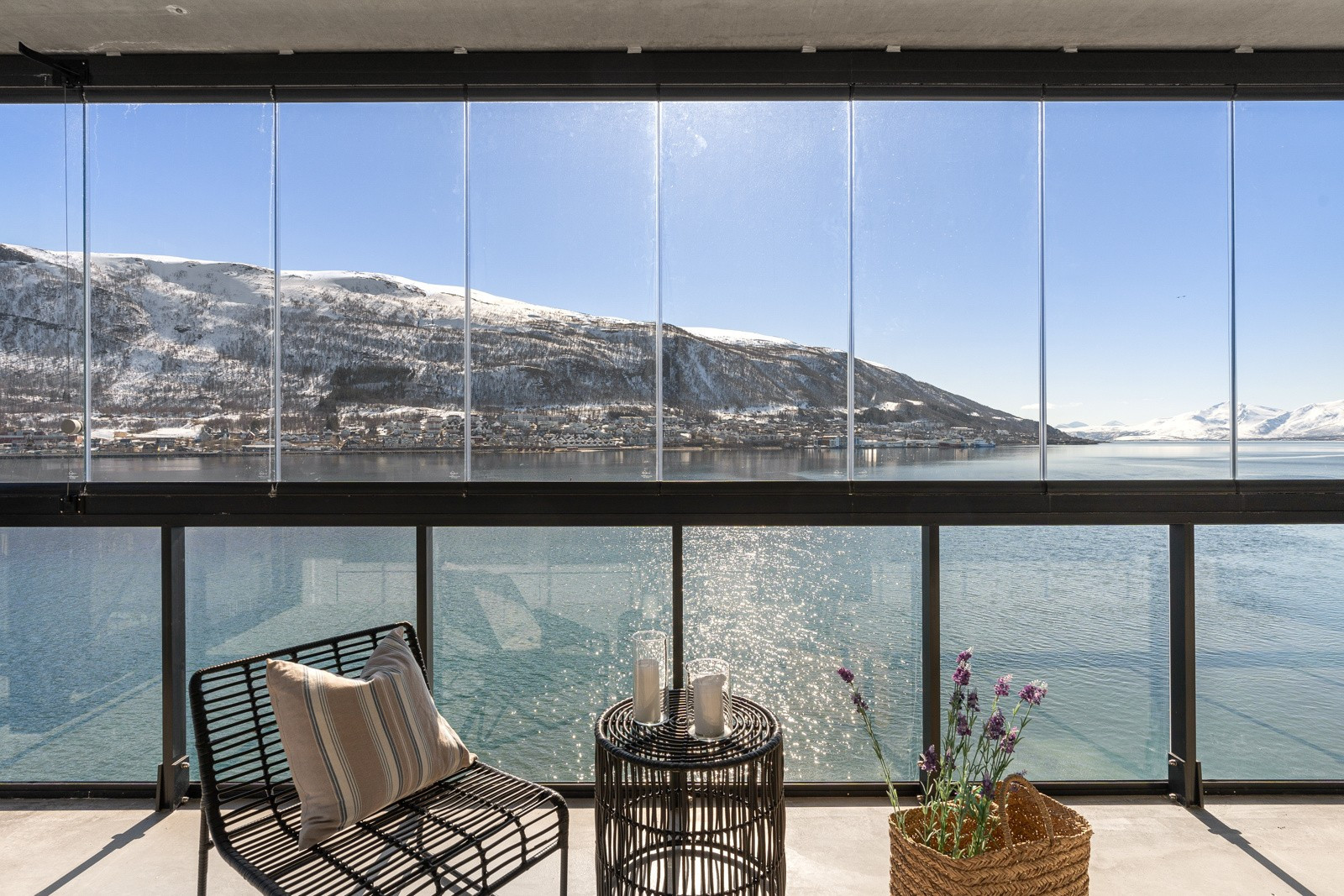 Helt ny og innflyttingsklar selveierleilighet med innglasset balkong på Nyholmen!