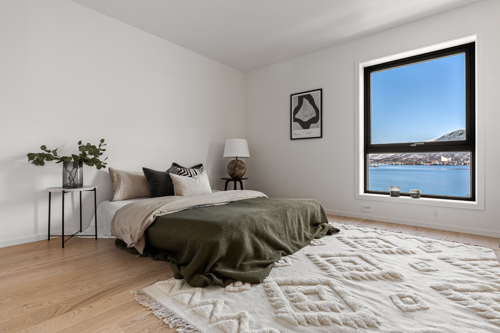 Hovedsoverom med god plass til dobbelseng og etablering av garderobeskap.
