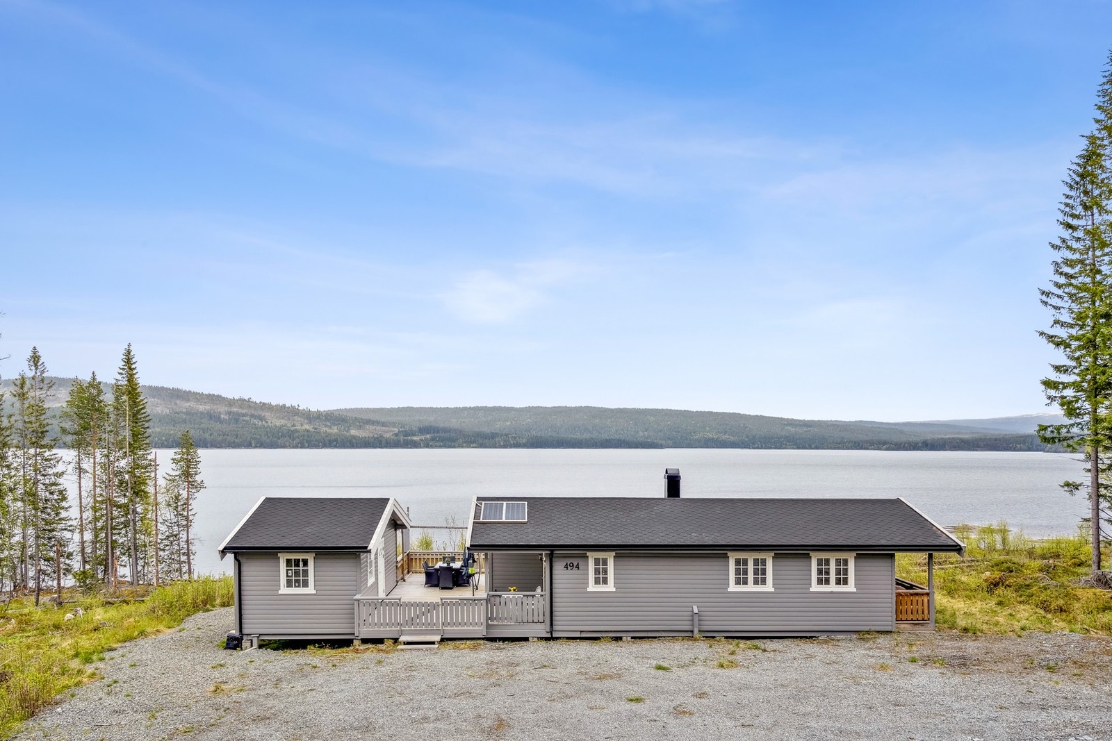 EiendomsMegler 1 ved Oliver Almli Reinås presenterer: Sørungvegen 494. Galleribilde