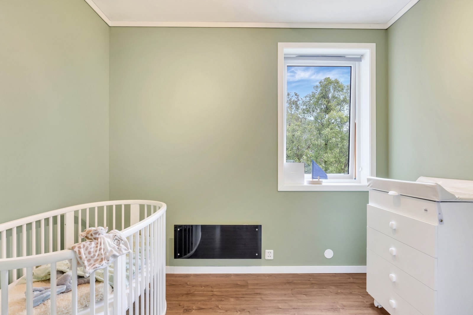 Soverom 3 malt i en behagelig og moderne farge. Galleribilde