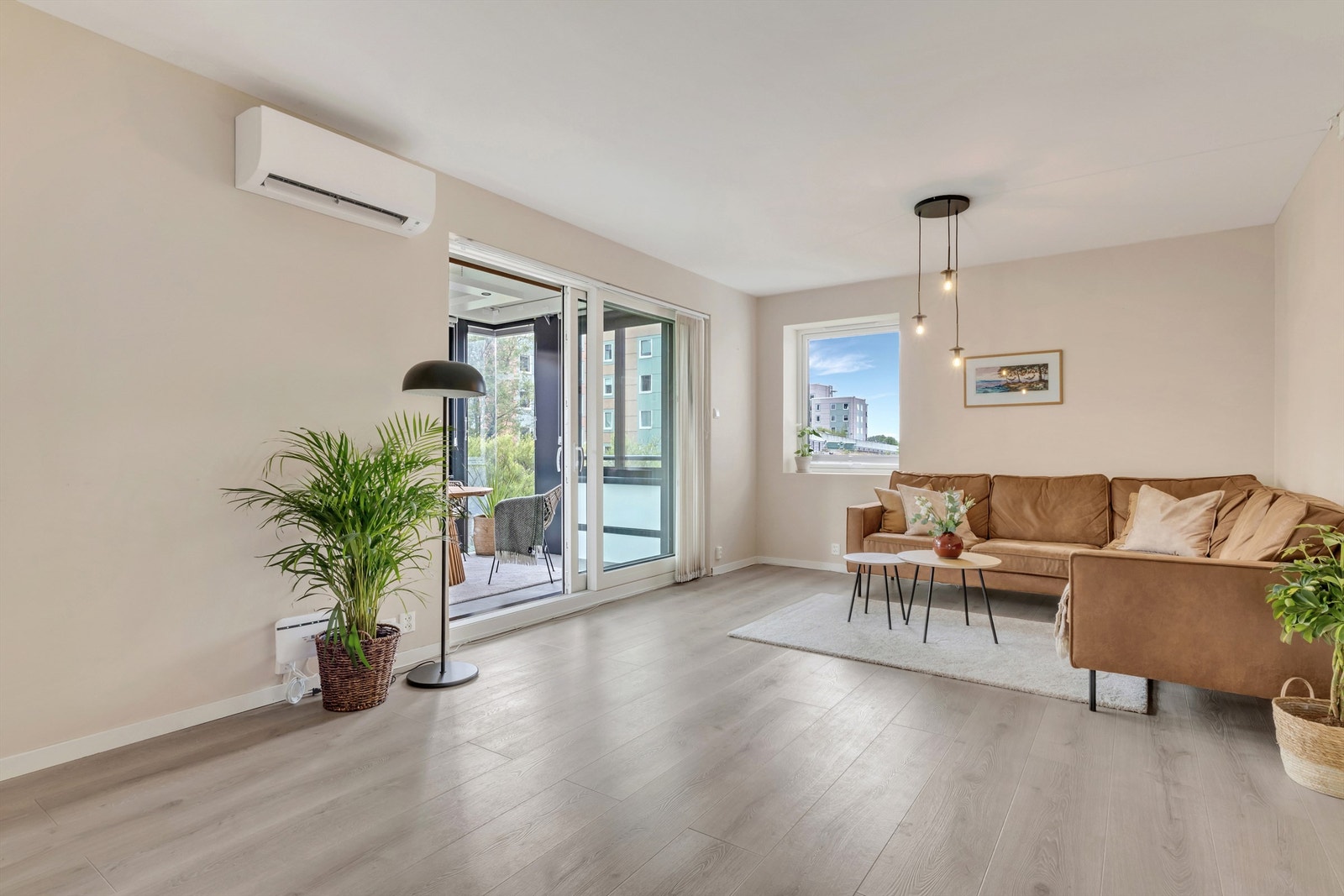 I forbindelse med rehabilitering av balkongene i borettslaget ble det også satt inn varmepumpe som sørger for et godt inneklima, og en jevn romtemperatur. Galleribilde