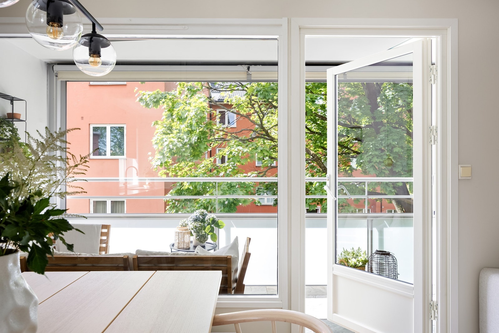 Balkongen blir en naturlig forlengelse av stuen. Galleribilde