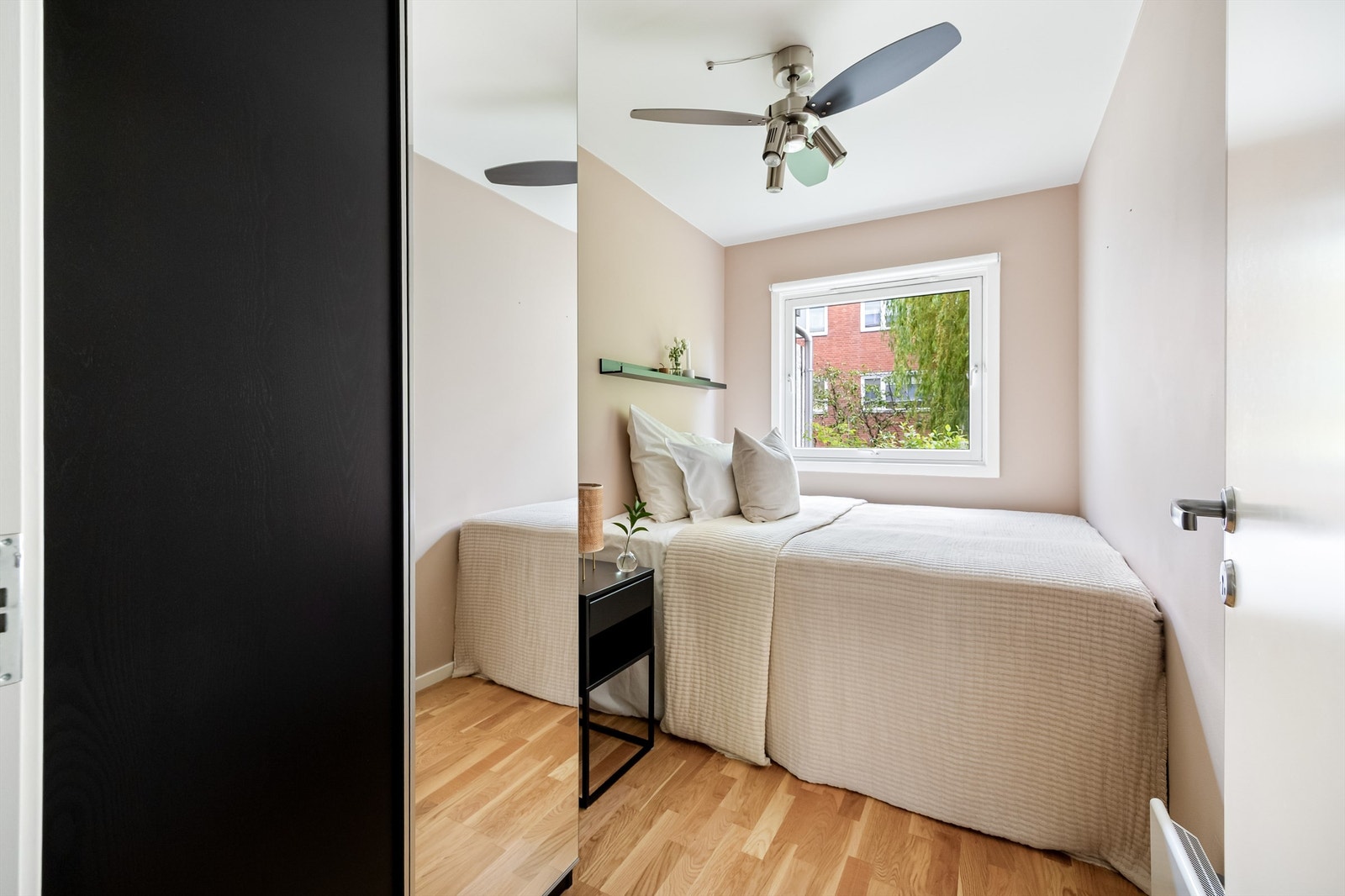 Her har du også plass til garderobeløsning. Galleribilde