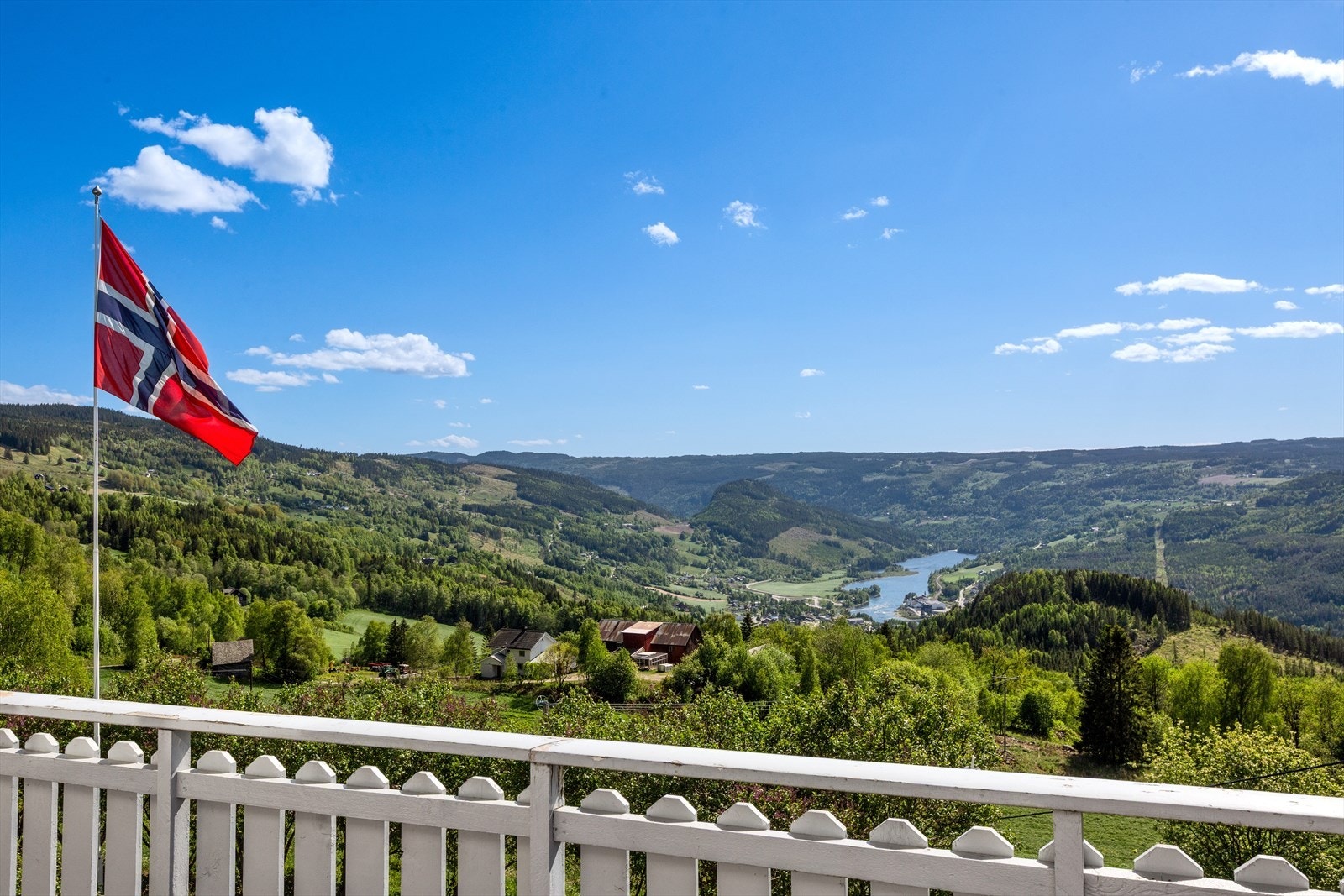 Herlig utsikt nedover Gudbrandsdalen Galleribilde