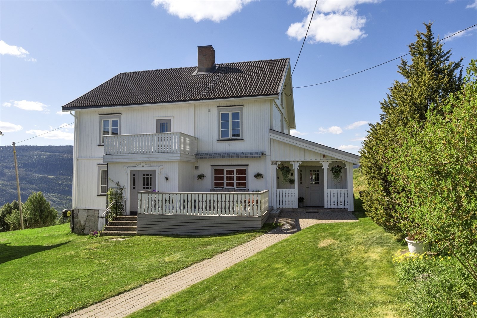 Velholdt våningshus Galleribilde