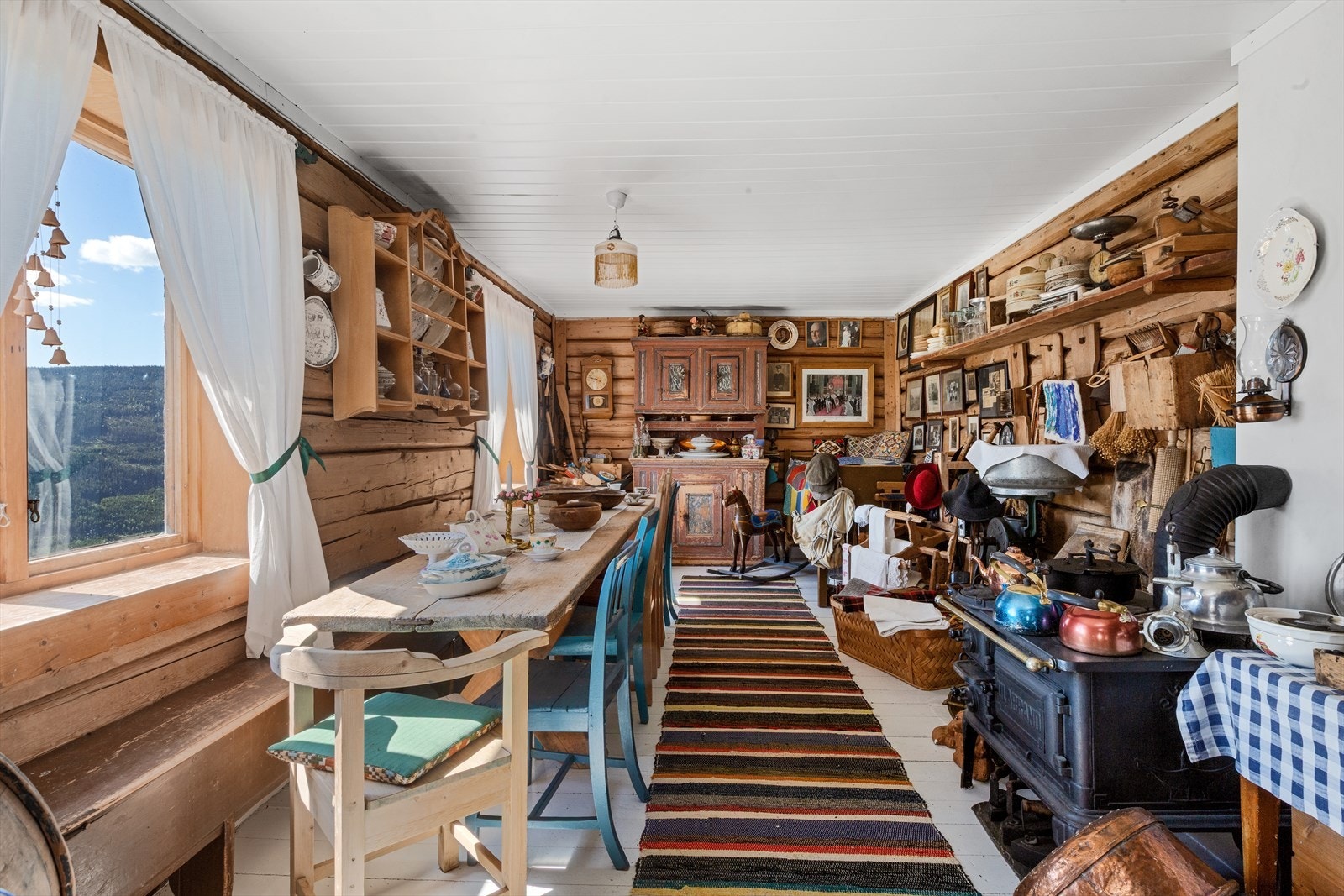 Sidebygning med litt av hvert... Galleribilde