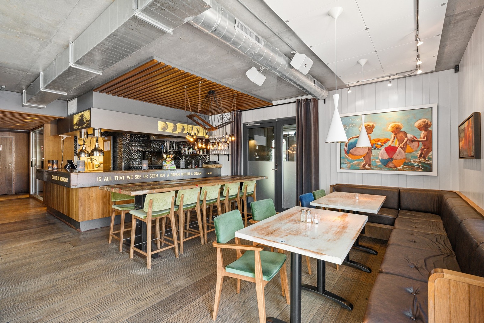 Bilde inne fra restauranten på Verftet Galleribilde