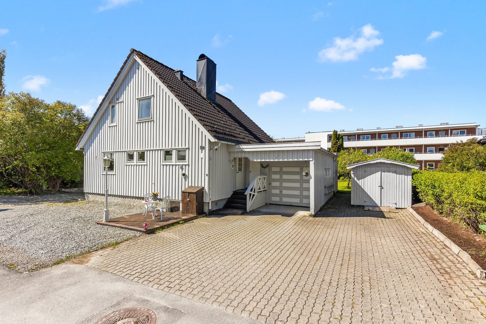 Enebolig med stort uteareal sentralt i Stjørdal med gode fasiliteter i nærheten. Galleribilde