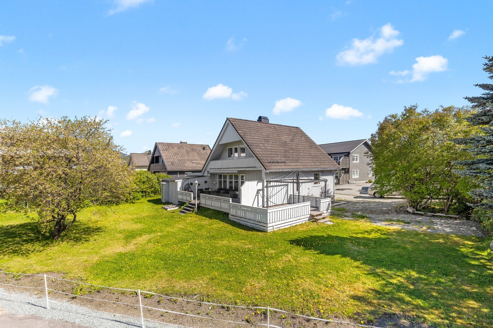 Eiendomsmegler1 ved Lise Alstad presenterer: Sigurd Jarls veg 50. Galleribilde