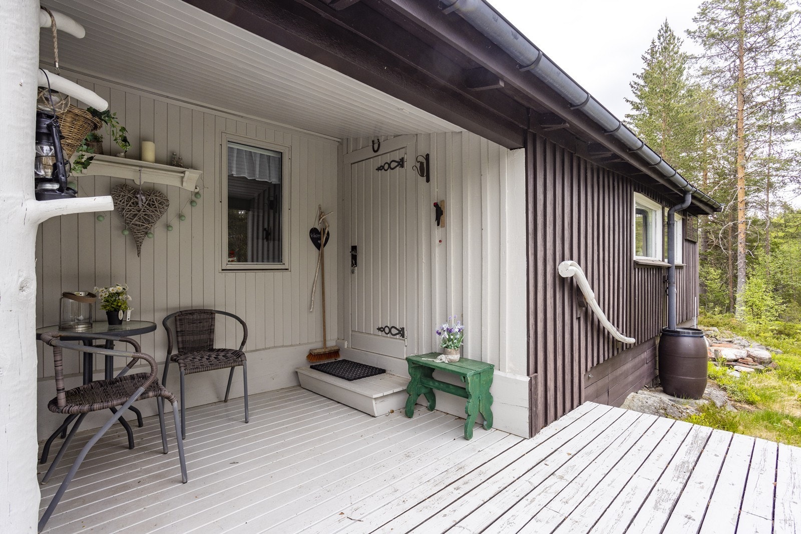 Takoverbygget inngangsparti med plass til enkel møblering. Galleribilde