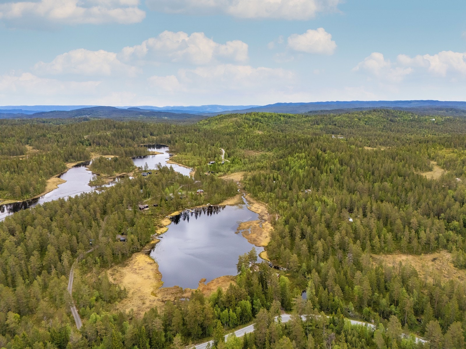 Parkering og sti frem til hytta er markert med skilt i terrenget slik at det er lett å finne frem. Galleribilde