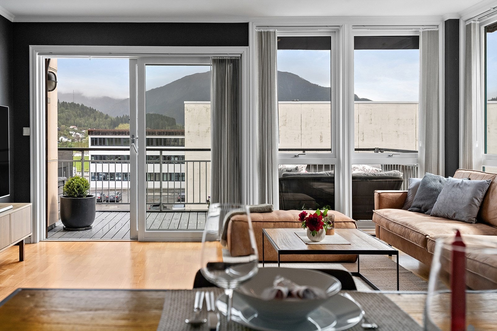 Fra stuen er det utgang til en privat takterrasse. Galleribilde