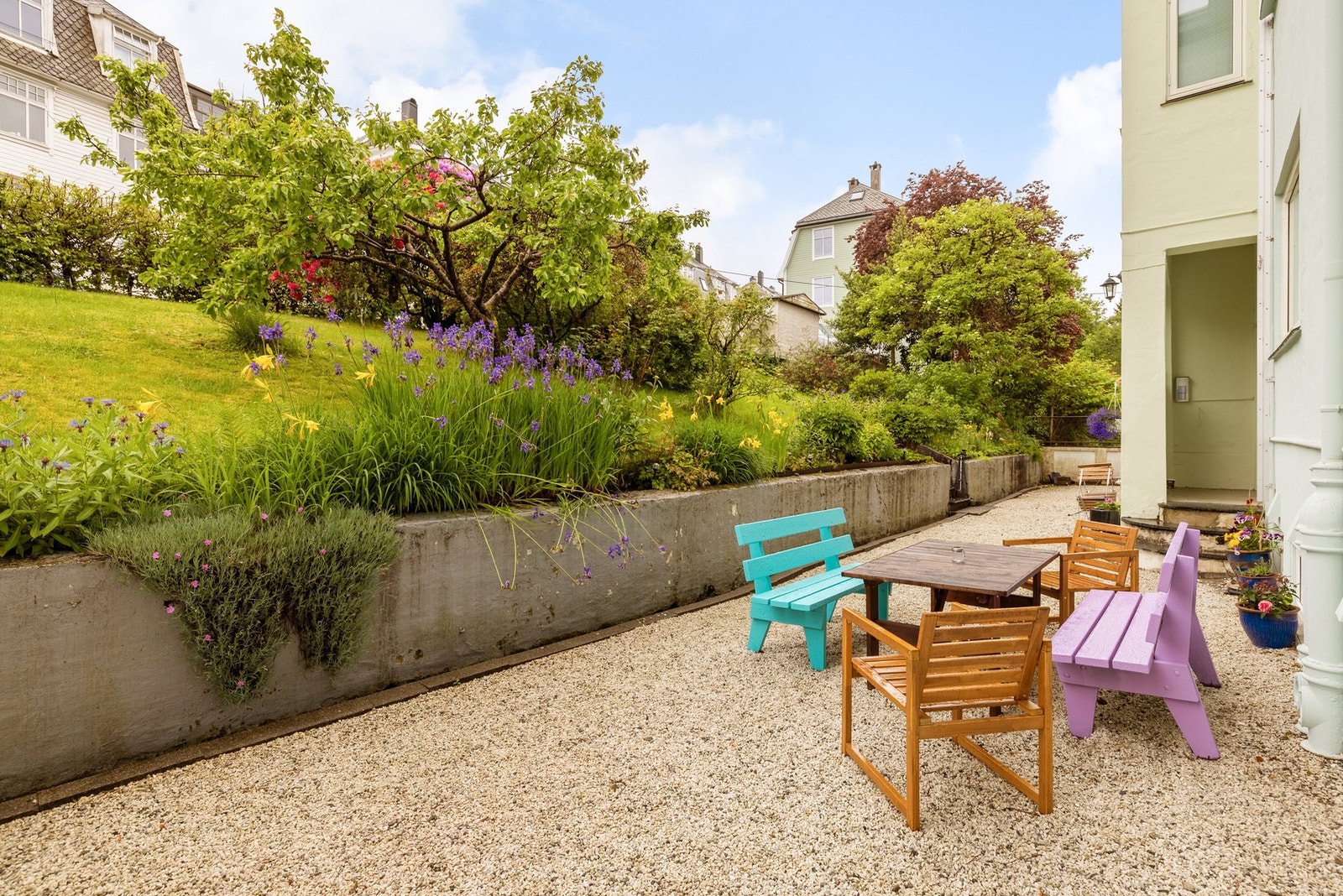 Pent opparbeidet fellesområde på baksiden av bygget. Galleribilde