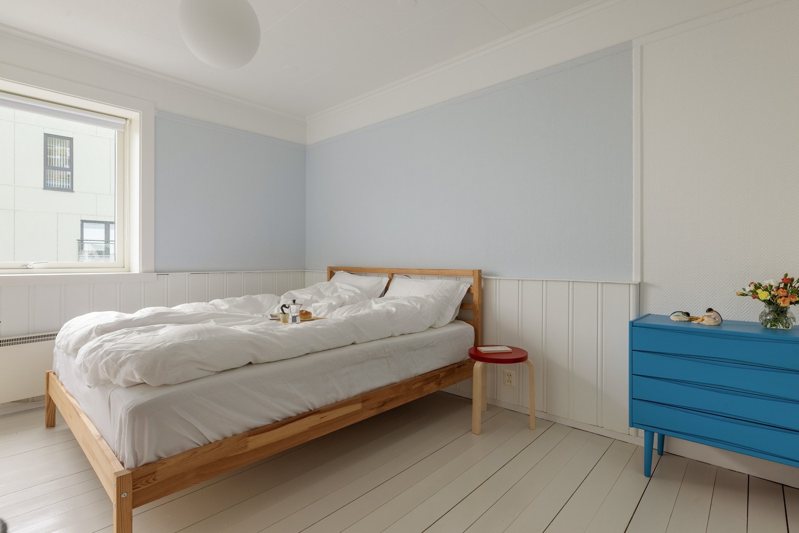 Soverommet måles til 14 kvm og kan enkelt innredes med både dobbeltseng, skrivepult og en garderobeløsning. Galleribilde