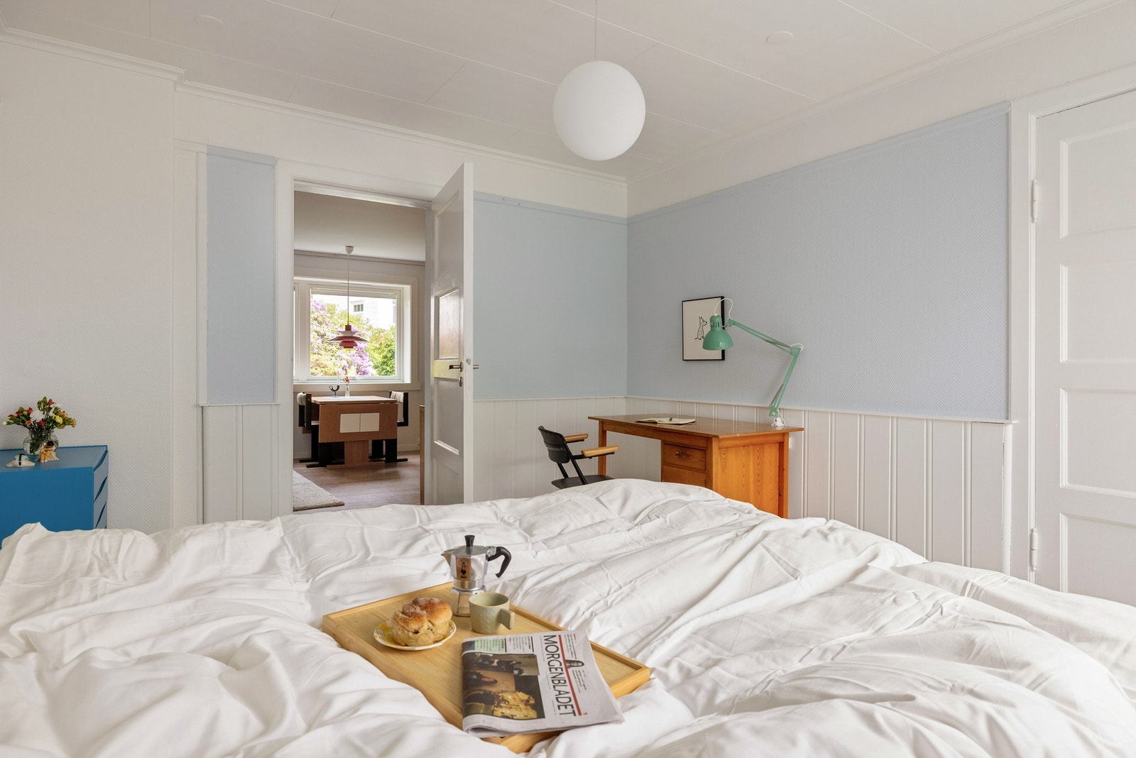 Det er adkomst til soverommet fra både kjøkken og stue. Galleribilde