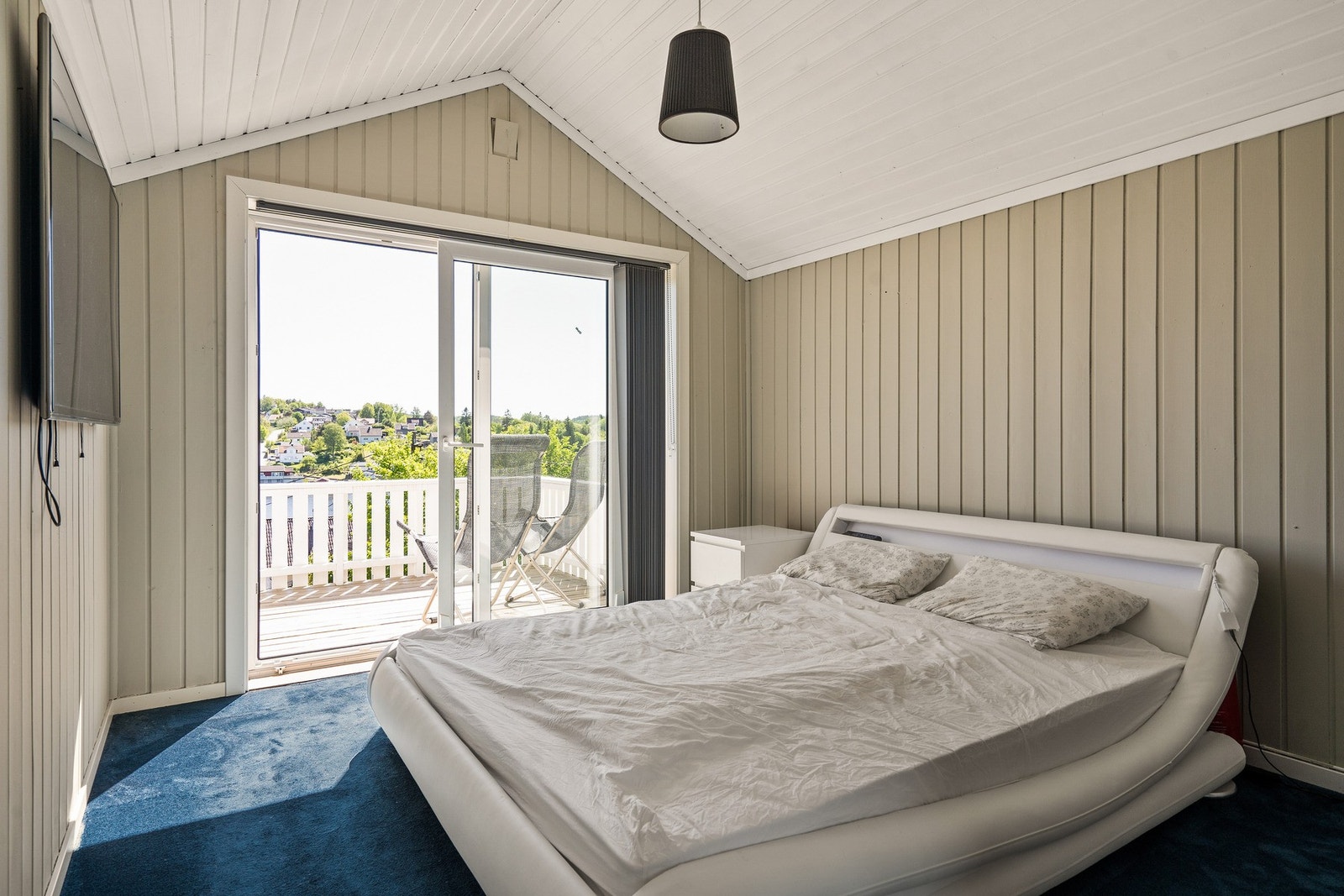 Soverom med tilgang til balkong. Galleribilde
