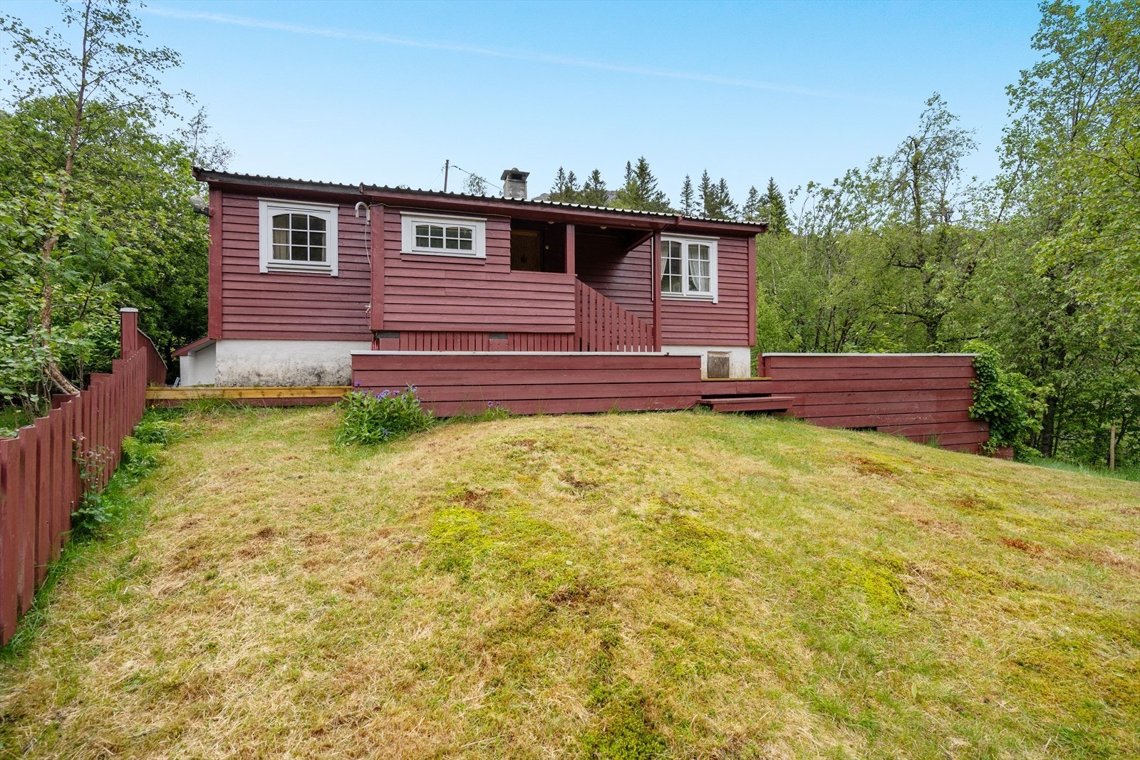 Koselig hytte med innlagt vann, avløp og strøm Galleribilde