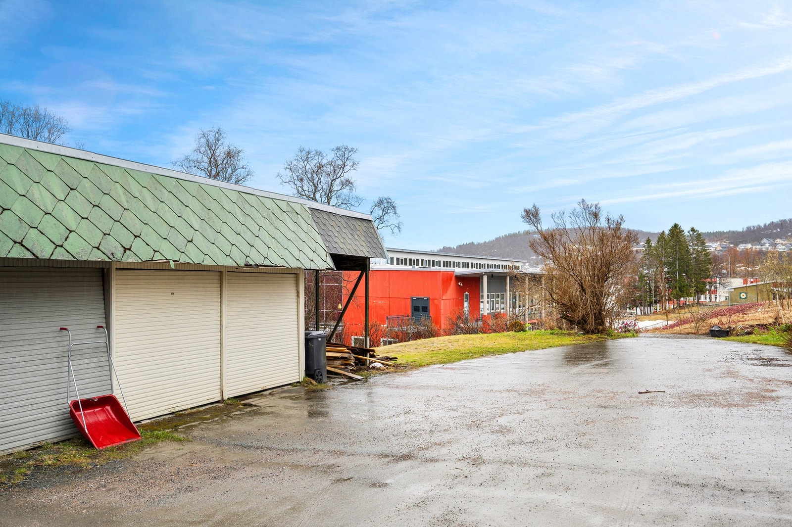 Til leiligheten medfølger en garasjeplass Galleribilde