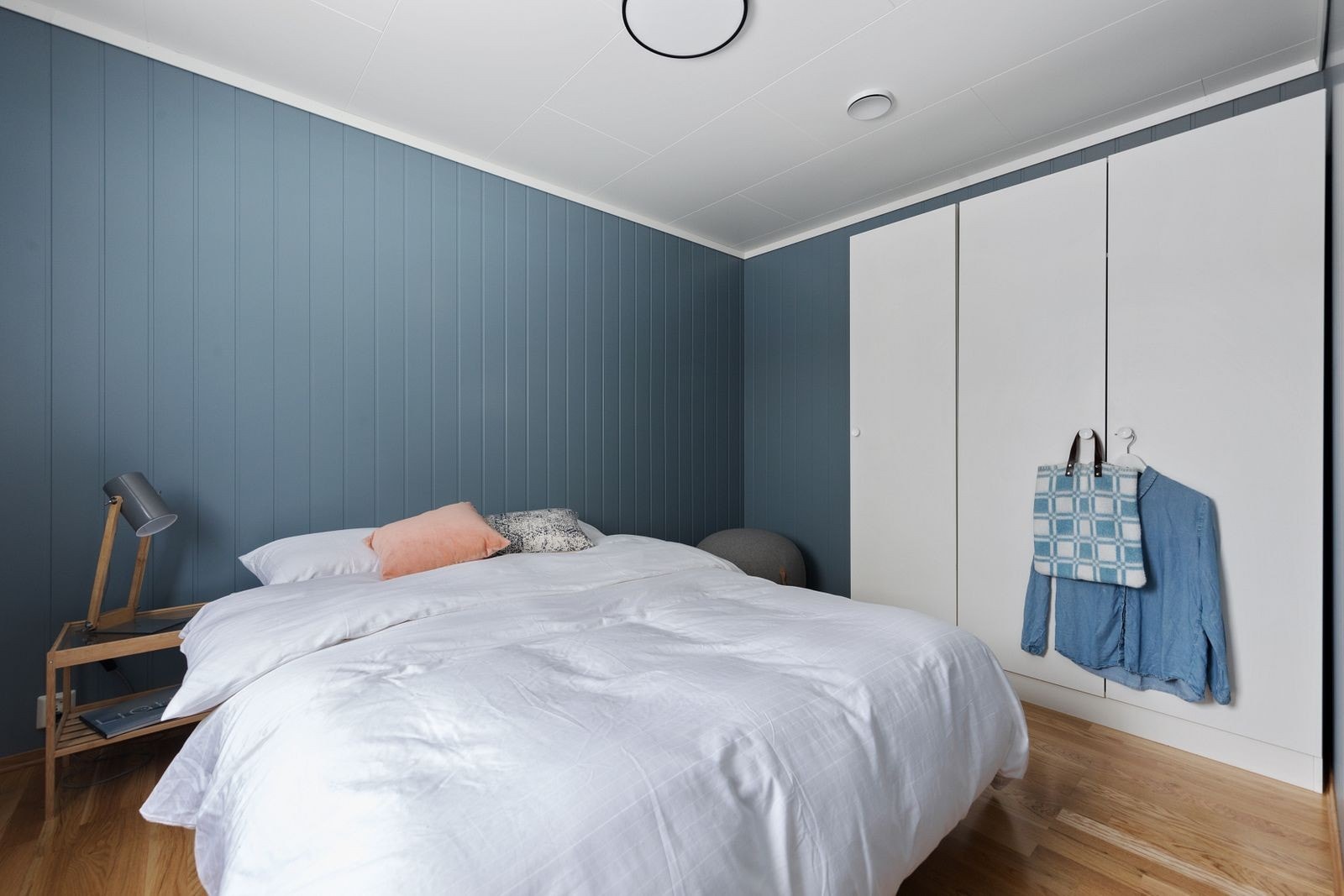 Soverom 2 med garderobeskap, perfekt til oppbevaring av klær! Galleribilde