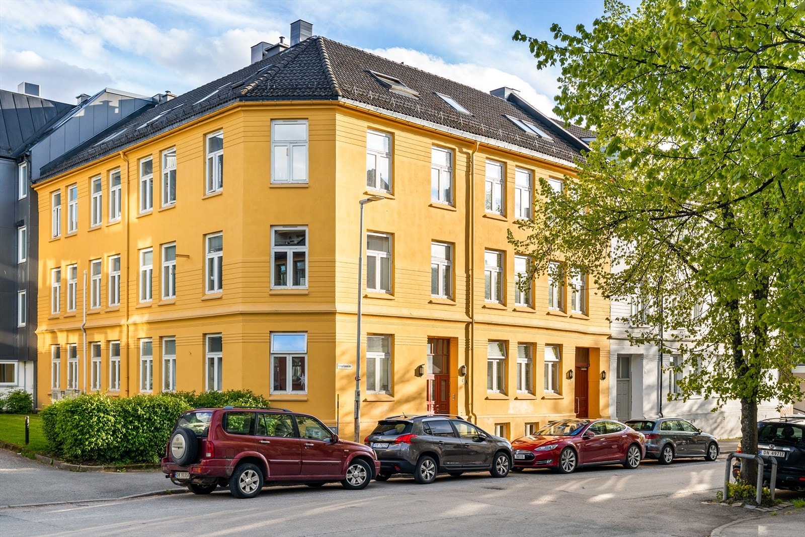 En sjarmerende 3-roms toppleilighet i klassisk bygård på Lademoen/Buran. Galleribilde