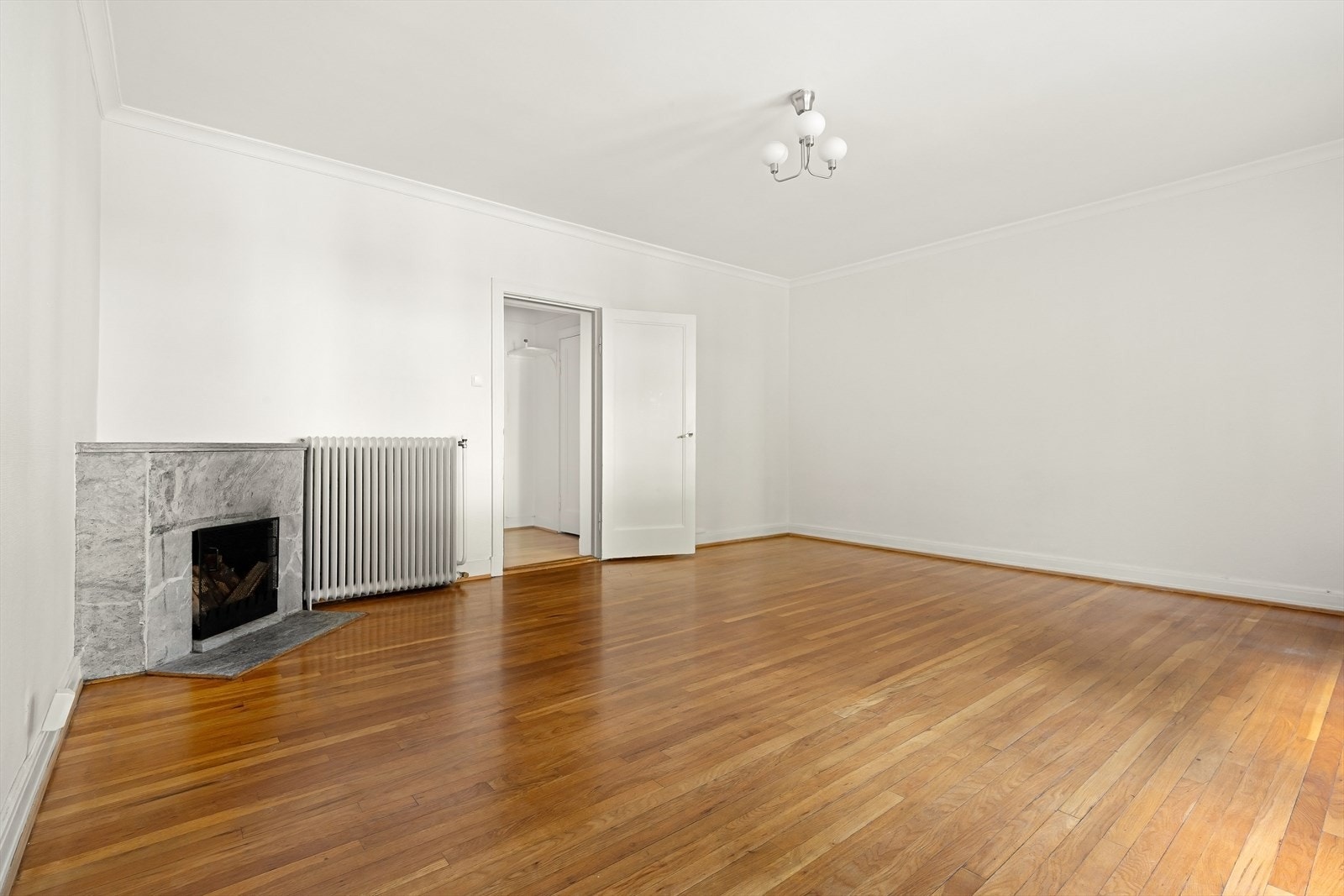 Hovedrommet er romslig og luftig, med godt lysinnslipp. Galleribilde