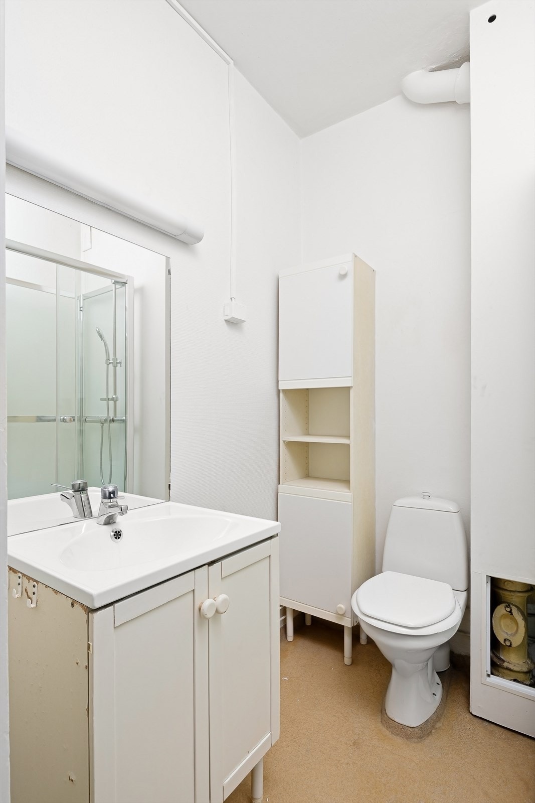 Baderom av eldre årstall med moderniseringsbehov. Galleribilde