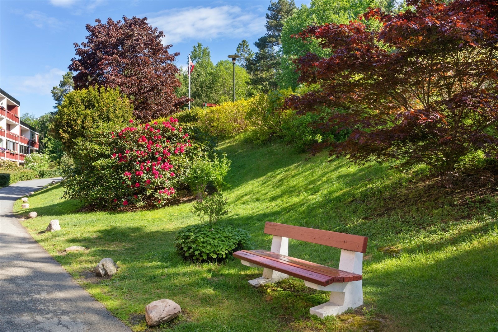 Området er veletablert, rolig og barnevennlig med nærhet til blant annet Bogstadvannet og Nordmarka. Galleribilde