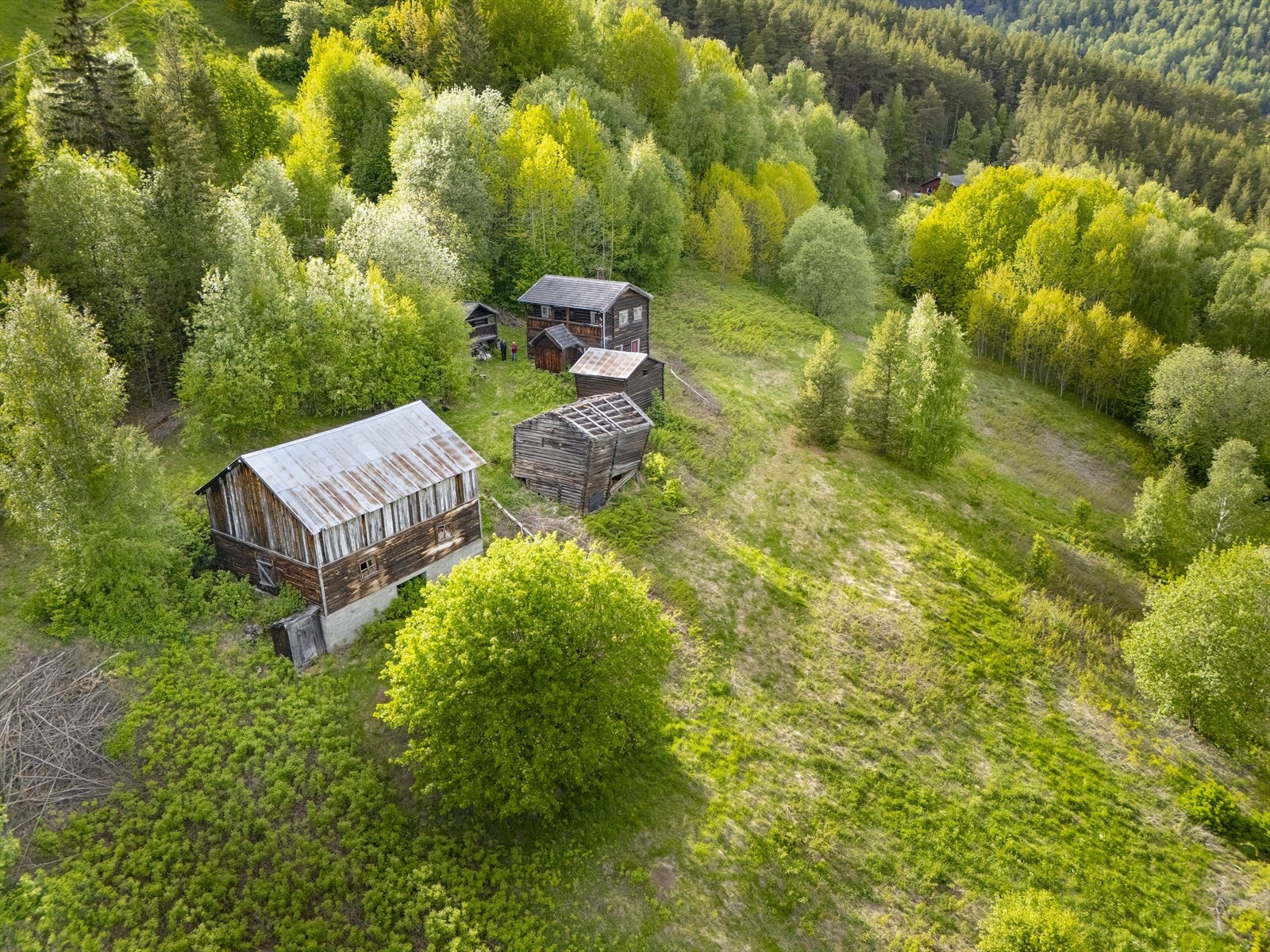 Skjermet og fredelig - eiendommen ligger tilbaketrukket i rolige omgivelser. Galleribilde